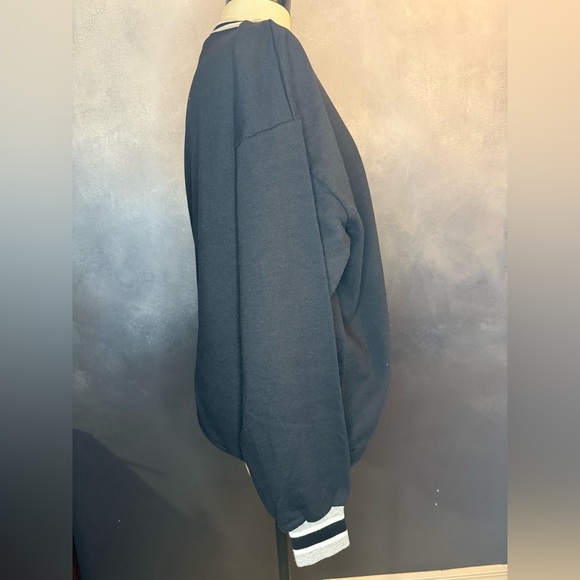 ✨ Vintage Mickey & Co. Disney Crewneck Sweatshirt – Size XL ✨ - Picture 5 of 9